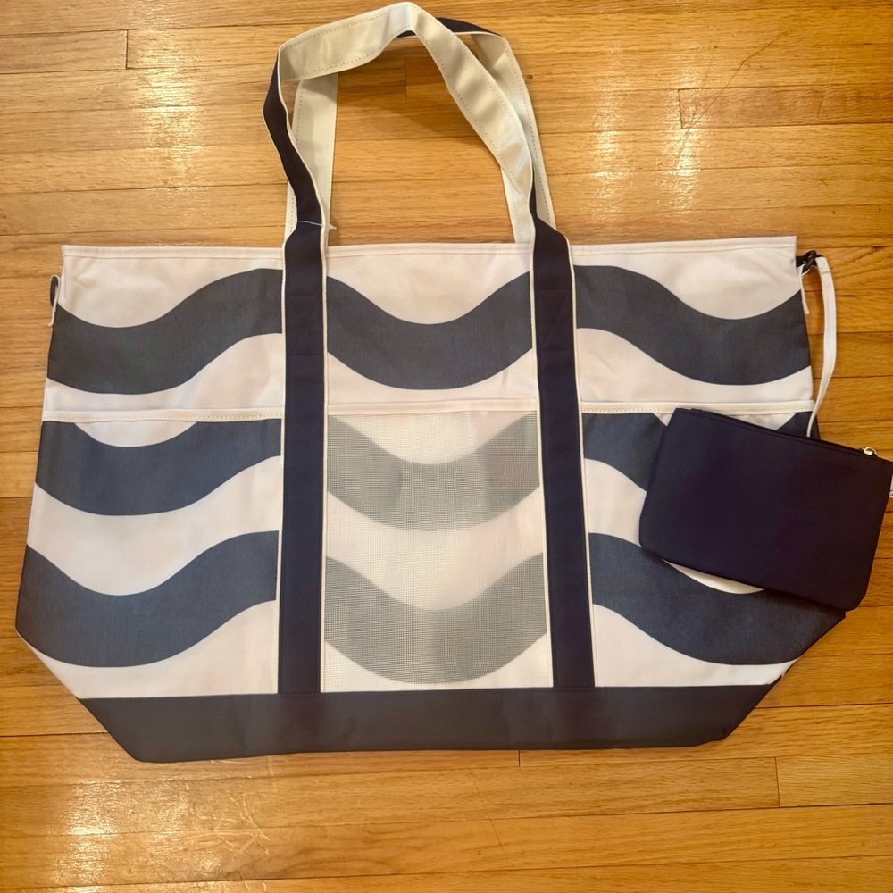 Tote Bag with wave pattern